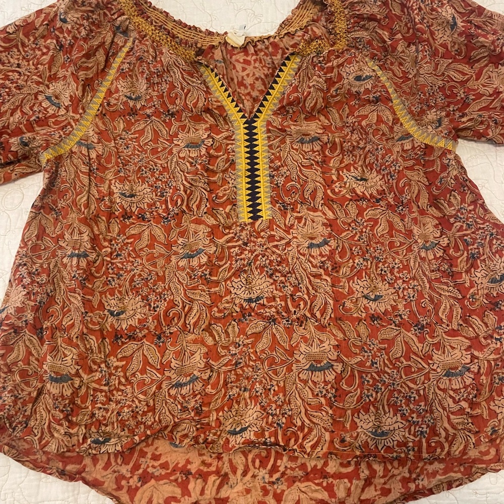 Ivy Jane peasant top. Floral print with yellow stitching, great condition. XL